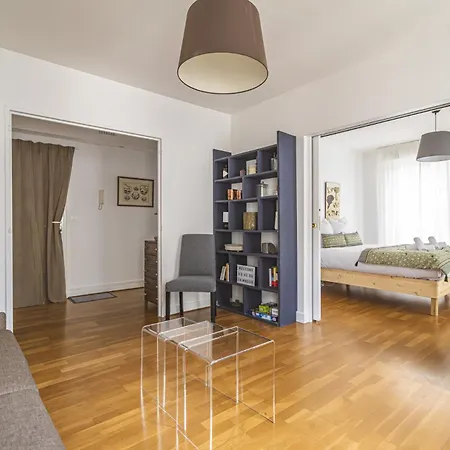 Le Tambour Lumineux Au Centre De Apartment